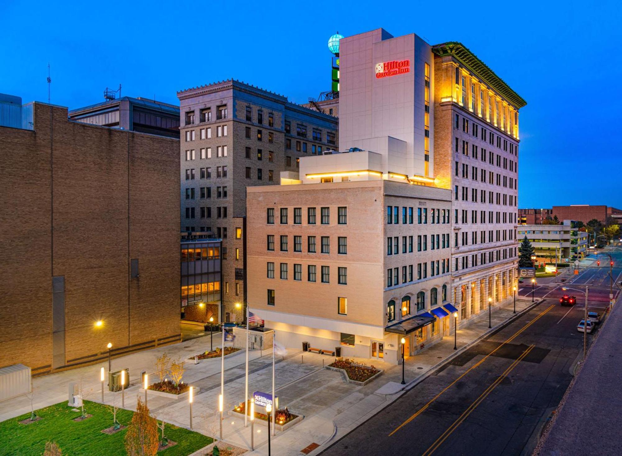 Hilton Garden Inn Flint Downtown Exterior photo